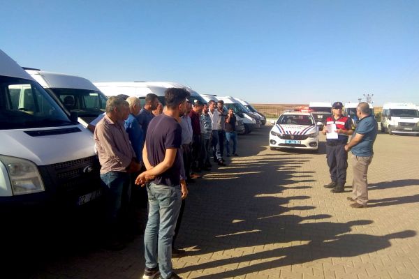 Jandarma ekipleri servis şoförlerini bilgilendirdi