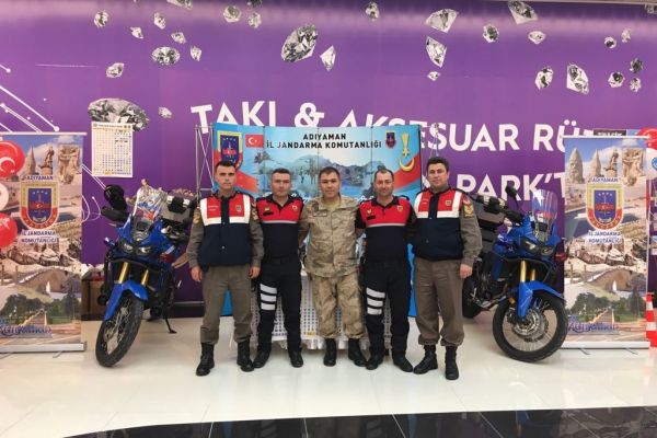 Jandarma ekipleri vatandaşları trafik konusunda bilgilendirdi