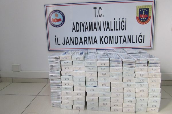 Jandarma kaçak sigara ele geçirdi