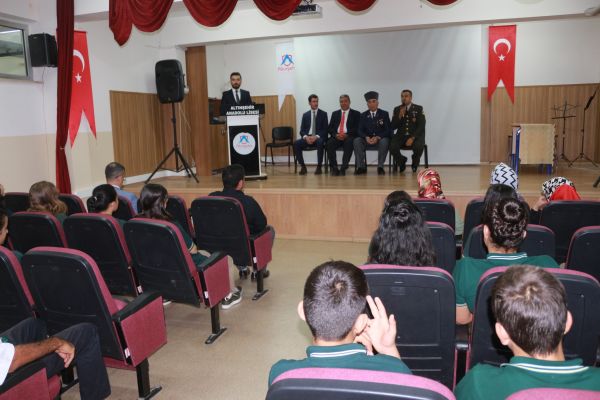 Jandarma ve gaziler öğrencilerle buluştu