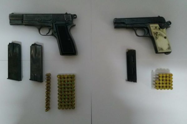 Jandarmanın şüphelendiği şahıslarda tabancalar çıktı