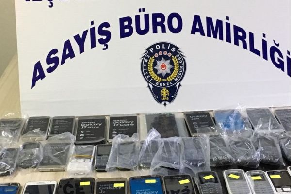 Kaçak cep telefonları ele geçirildi