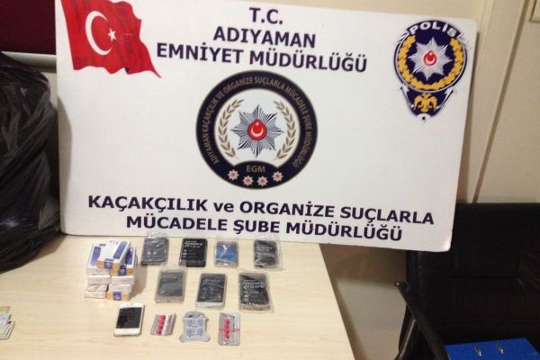 Kaçak telefon ve sigara ele geçirildi