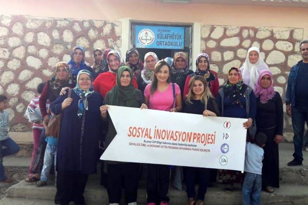 Kadınlar bağımlılıkla ilgili bilgilendiriliyor