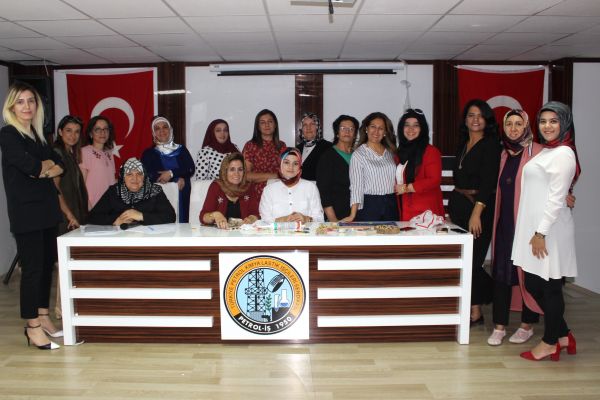 Kadınlar endüstriyel ürünler ile tasarımı öğreniyor