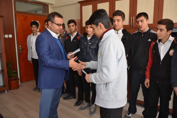 Kahta Anadolu İmam Hatip Lisesi'nden Öğrencilerine Burs Ve Ödül