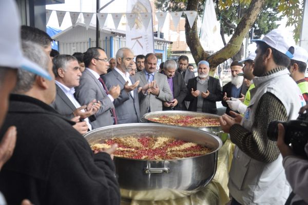 Kahta'da 2 Bin Kişiye Aşure Dağıtıldı