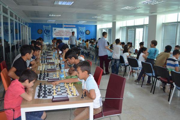 KAHTA'DA SATRANÇ VE DAMA TURNUVASI DÜZENLENDİ