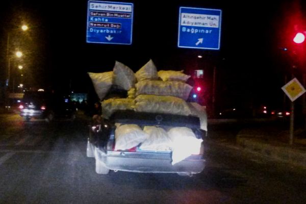 Kamyon Değil, Otomobil