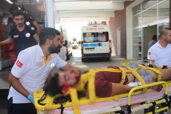 Kamyonet ile motosiklet çarpıştı: 1 yaralı