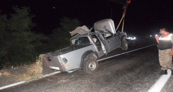 Kamyonet şarampole uçtu: 4 ağır yaralı