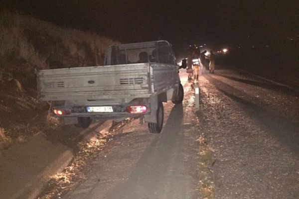 Kamyonet şarampole yuvarlandı: 2 Yaralı 