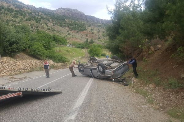Kamyonet takla attı: 2 yaralı