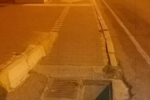 Kapağı bulunmayan rögar çukuru tehlike saçıyor