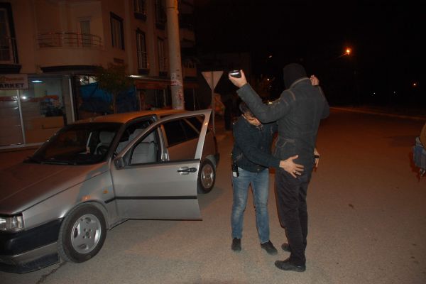 Kar Maskeli Otomobil Sürücüsü Polisi Harekete Geçirdi