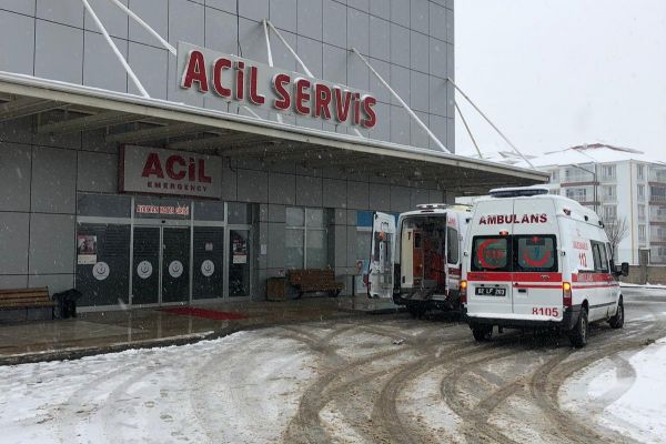 Kar yağışını seyrederken pencereden düştü