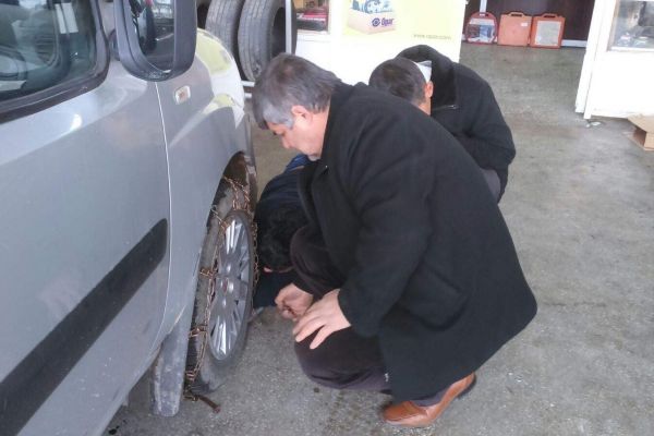 Kar Zincir Satıcılarının Yüzünü Güldürdü