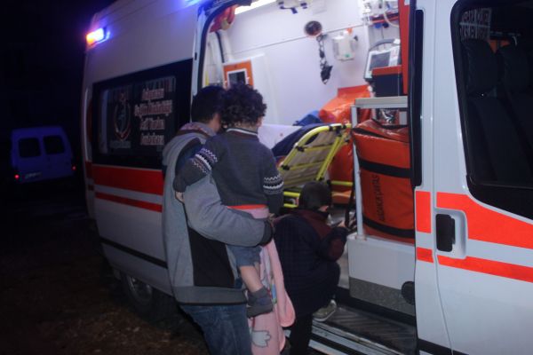 Karbonmonoksit gazından aynı aileden 10 kişi zehirlendi