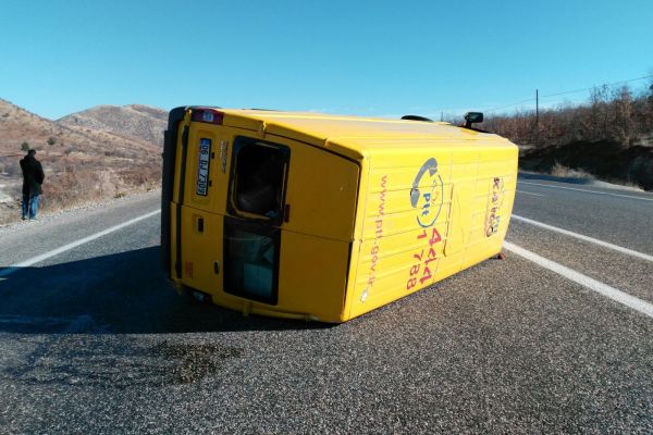 Kargo Minibüsü Takla Attı: 1 Yaralı