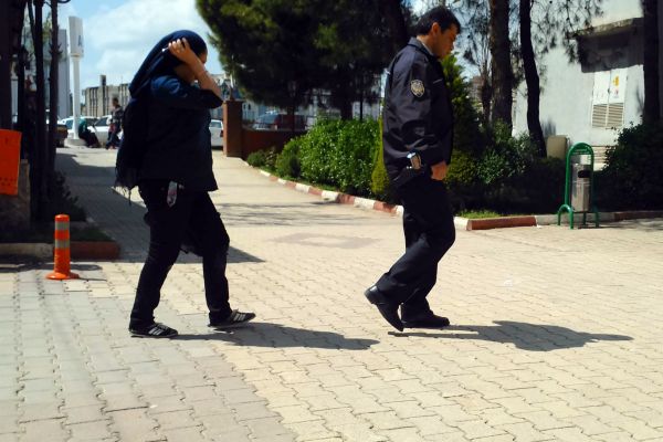 KARISINI TEKME TOKAT DÖVDÜ..!