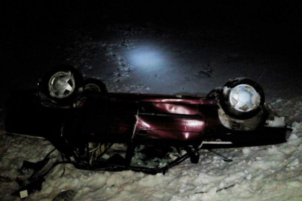 Karlı Yolda Otomobil Şarampole Yuvarlandı: 5 Yaralı