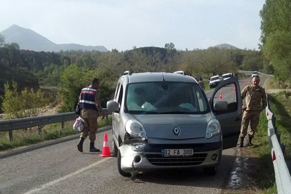 Karşıdan karşıya geçmek isteyen kadına çarptı: 1 Ölü, 1 yaralı