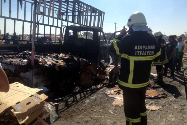 Karton Yüklü Kamyonet Alev Alev Yandı