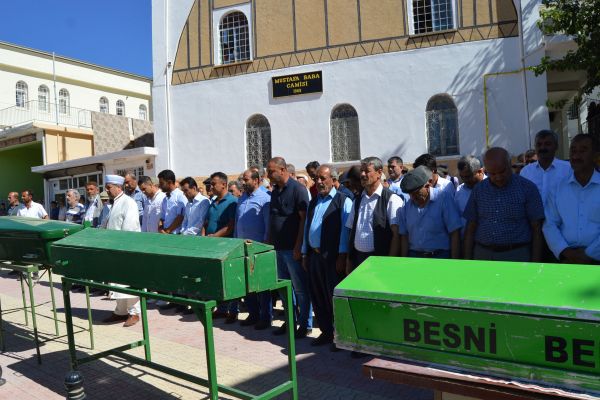 Katledilen anne ve iki çocuğu toprağa verildi