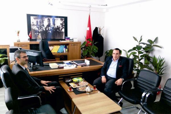 Kaymakam Kaya ilçe müftüsü Çevik’e hayırlı olsun dileklerinde bulundu