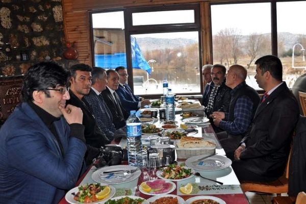 Kaymakam Ve Belediye Başkanı Gazetecilerle Yemekte Buluştu