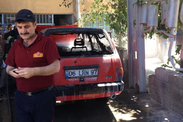 Kaynak yapılan otomobil alev aldı