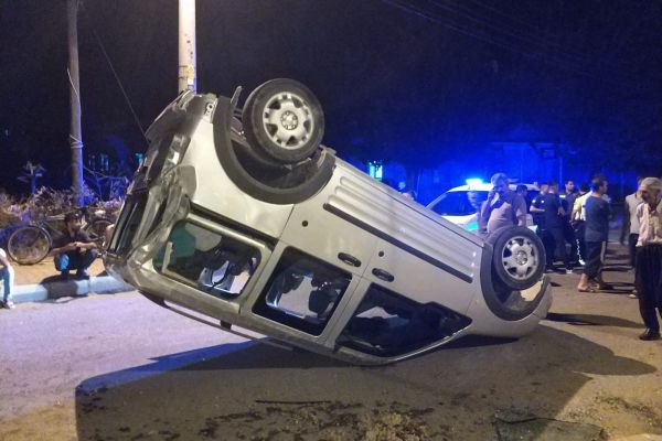 Kaza yaptılar, yara almadan kurtuldular