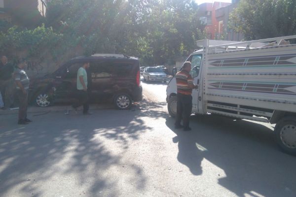 Kazada savrulan araç bahçe duvarına çarparak durabildi