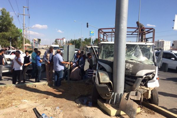 Kazazedeye müdahale etmek isteyen stajyer ATT’ye otomobil çarptı