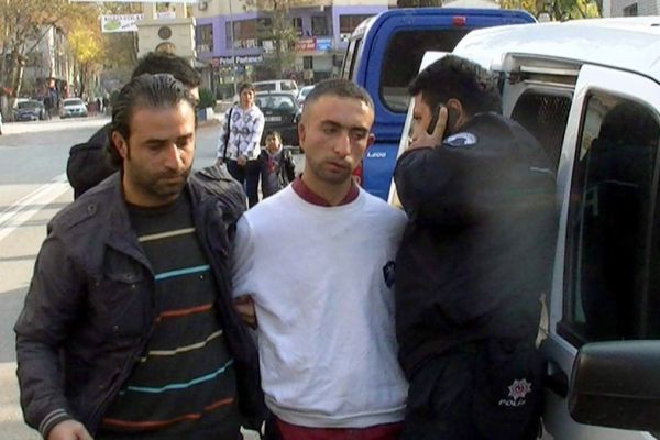 Kendine Polis Süsü Veren Telefon Dolandırıcısı Yakalandı