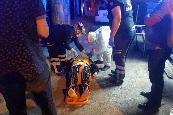 Kendisini 2.kattan aşağıya attı