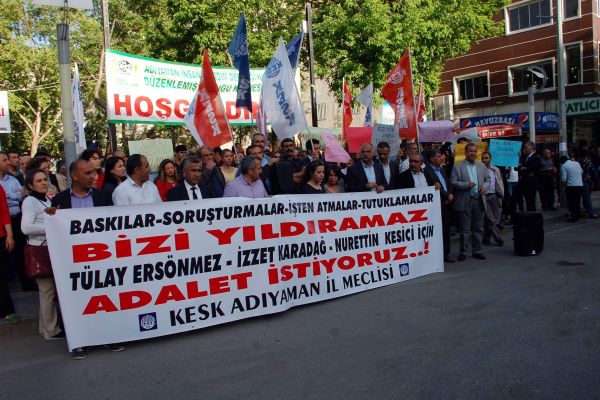 KESK Üyeleri, Valiyi İstifaya Davet Etti