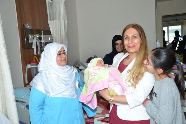 Kezban Alper’den yeni doğan bebeklere hediye