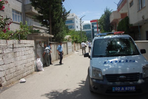 Kiracı Evin Bütün Camlarını Kırarak Evden Taşındı