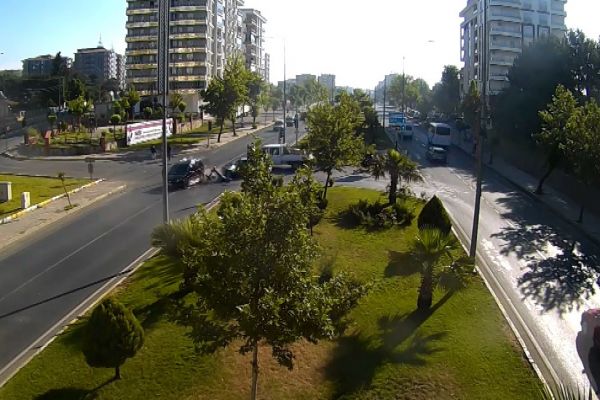 Kırmızı ışık ihlali kazaları da beraberinde getirdi
