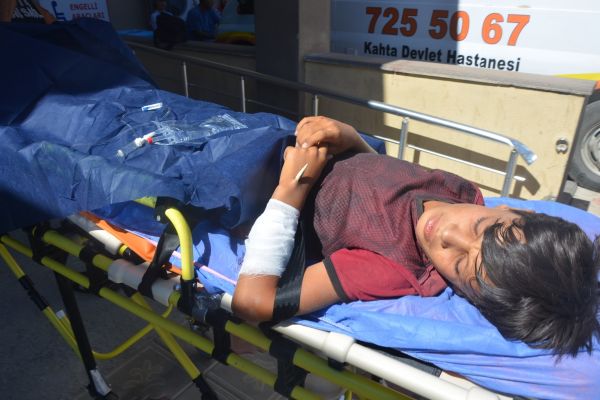 Koluna demir saplanan çocuk yaralandı