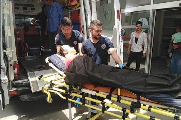 Komşular arası sopalı kavga: 1’i kadın 3 yaralı