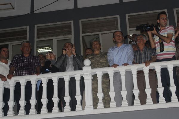 Komutan, Vali ve Belediye Başkanıyla vatandaşı selamladı 