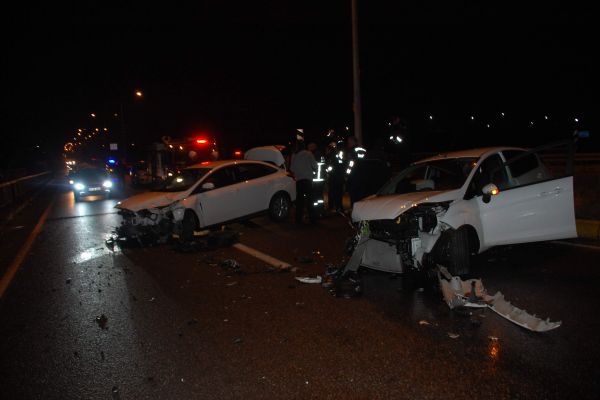 KÖPRÜ ÜZERİNDE FACİADAN DÖNÜLDÜ: 2 YARALI