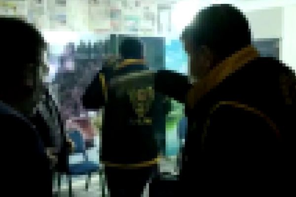 Koronayı umursamadan kumara devam ettiler