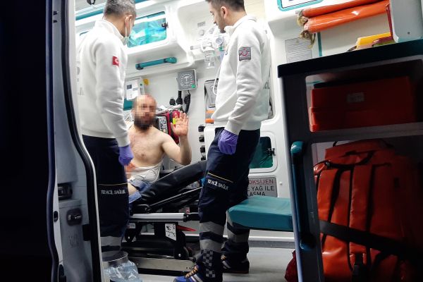 Koronayı unutup birbirine girdiler: 1 yaralı