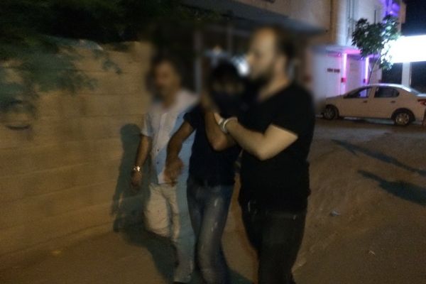 Kovalamaca sonucu yakalanan şahıslarda esrar maddesi çıktı