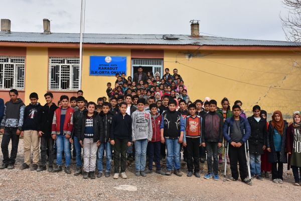 Köy öğrencilerinden Mehmetçiğe destek