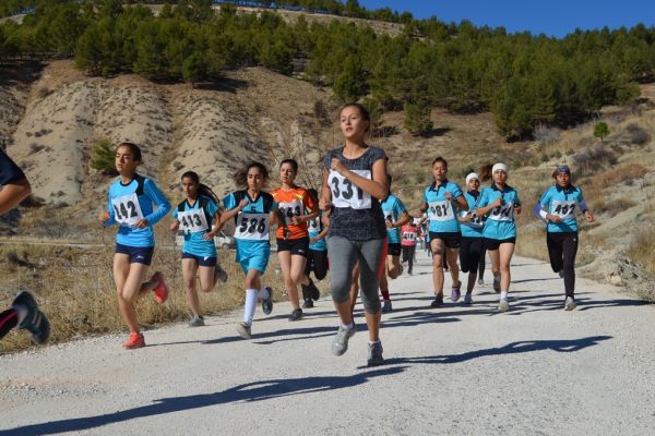 Kros Şampiyonları Kupa Ve Madalyalarını Aldı