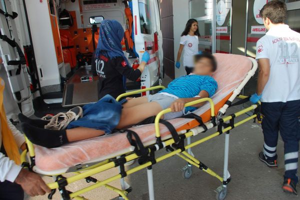 Küçük Çocukların Şakasında Kan Aktı